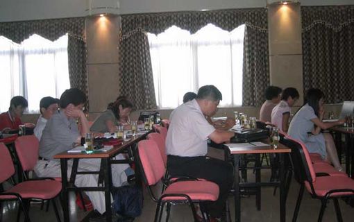 “十一五”中國制造業(yè)信息化技術(shù)及其標(biāo)準(zhǔn)化發(fā)展研討會暨2004年全國工業(yè)自動化系統(tǒng)與集成標(biāo)準(zhǔn)化技術(shù)委員會年會及工業(yè)機器人標(biāo)準(zhǔn)劃分技術(shù)委員會換屆會，各參會人員聽取演講人員的報告，吸取經(jīng)驗